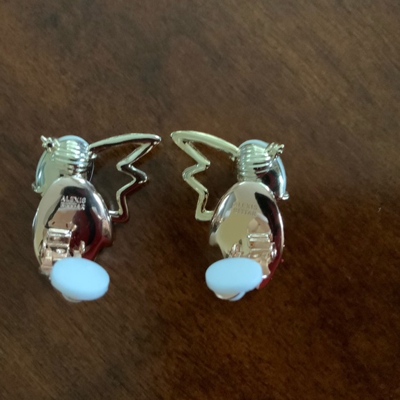 Alexis Bittar Pearl & Petal Clip on Earrings - Picture 6 of 11